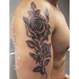 1-a-fleurs-rose-epaule